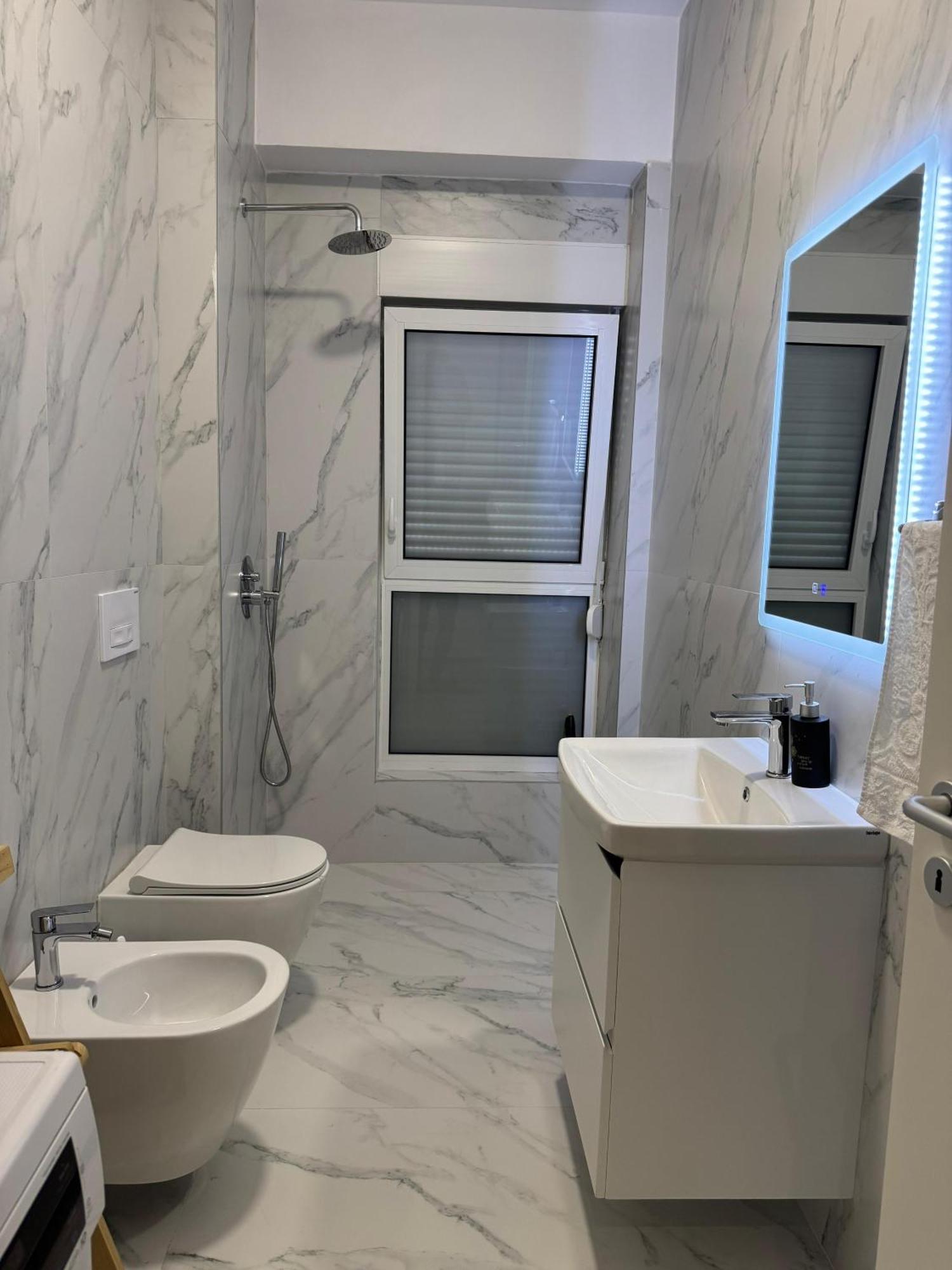 Modern Apartamento Tirana